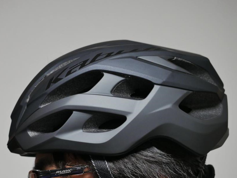 レビュー】OGK KABUTO VOLZZA ～上位モデル譲りのフィット感 BOAダイヤル採用の高コスパヘルメット～ | すくみずログ
